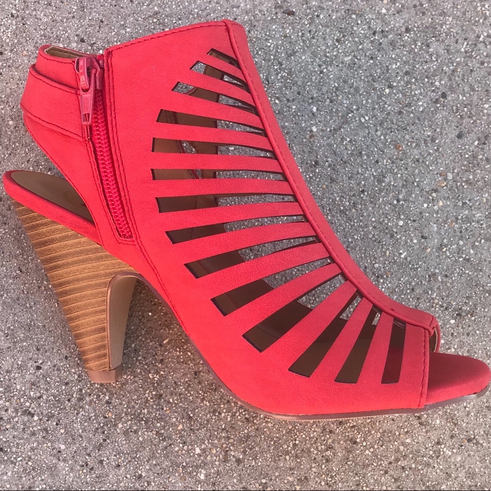 ❤️ LAST 3 Strappy red peep toe w/ futuristic HEEL - Picture 2 of 4